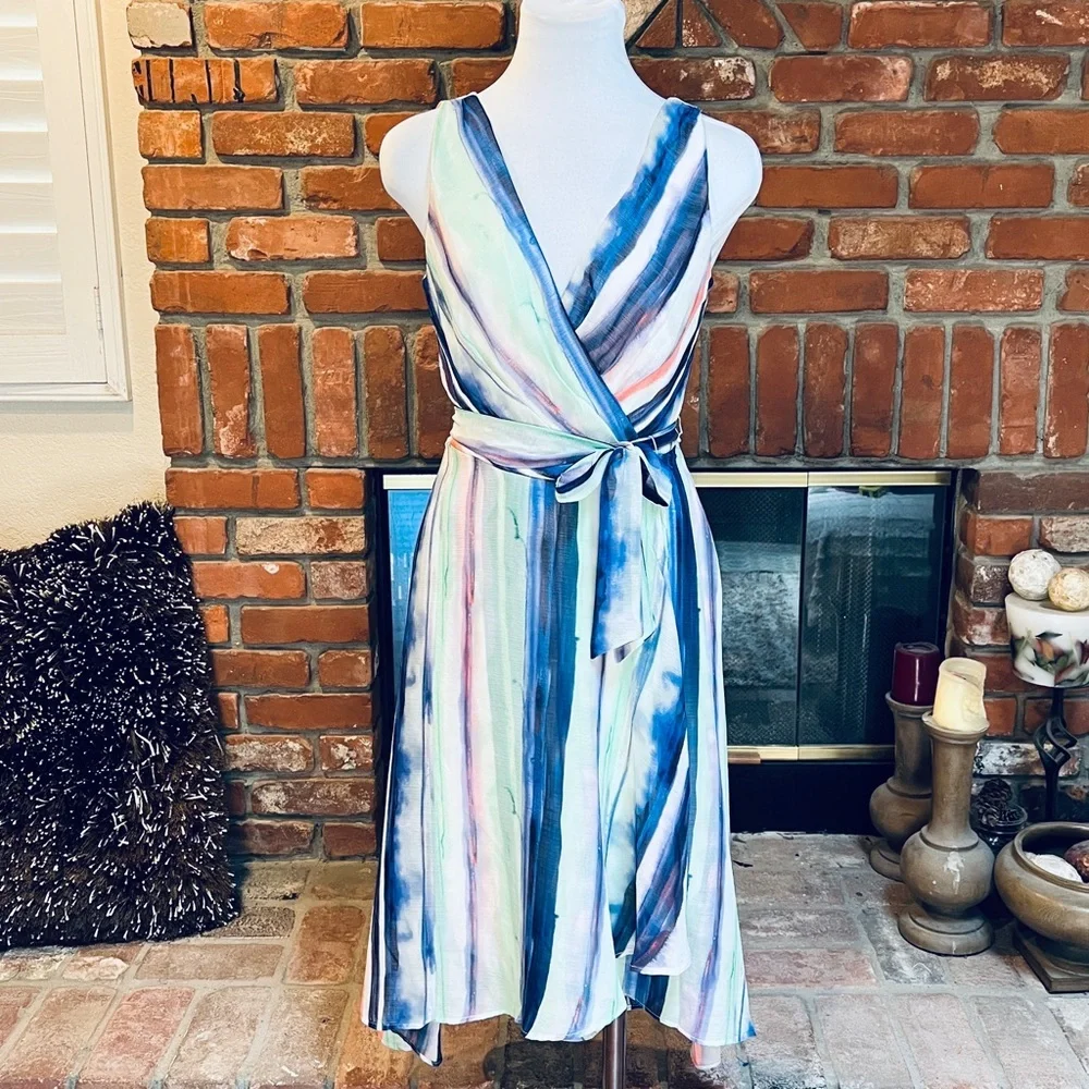Beautiful multicolored DKNY size 4 summer asymmetrical dress